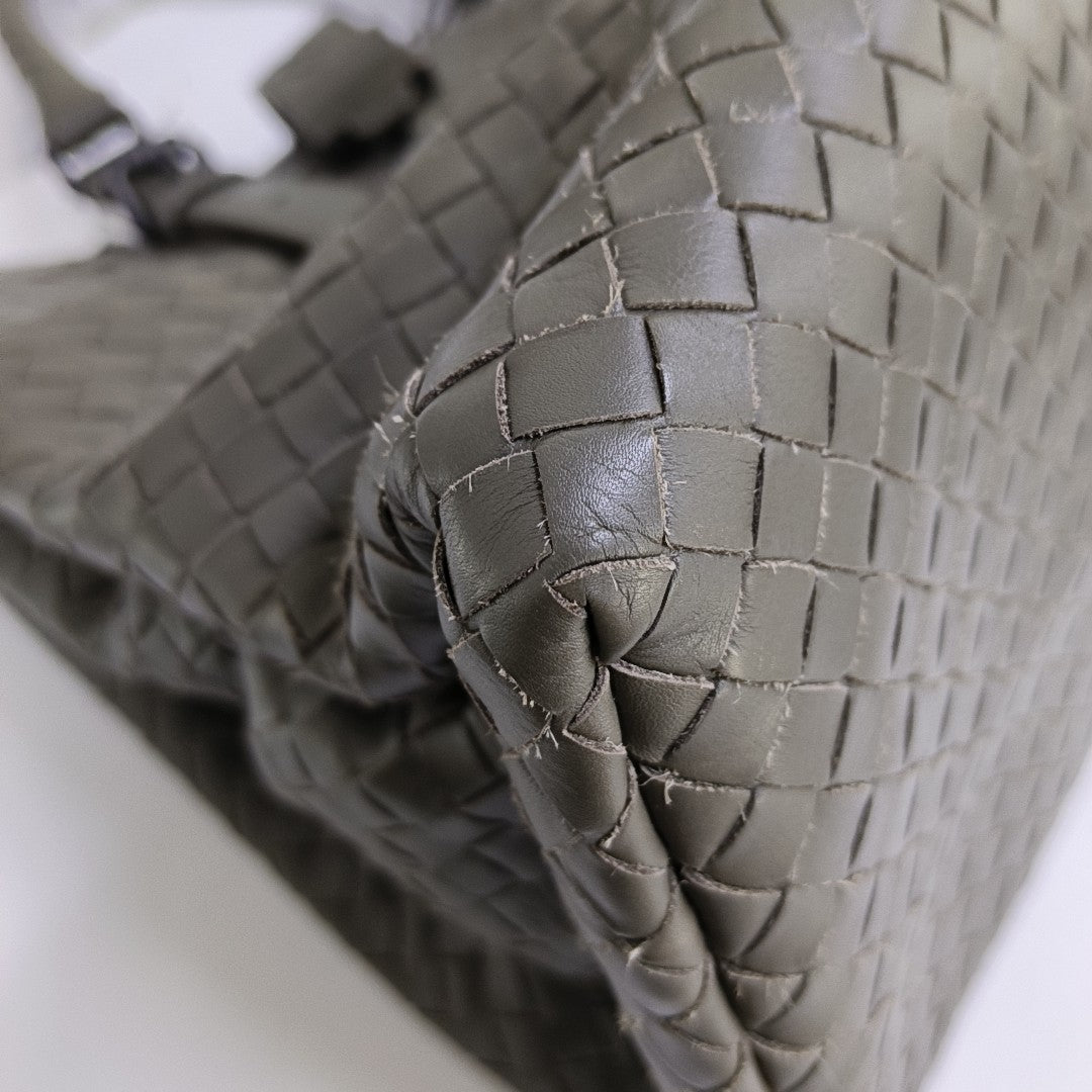 Roma Medium Calfskin Green