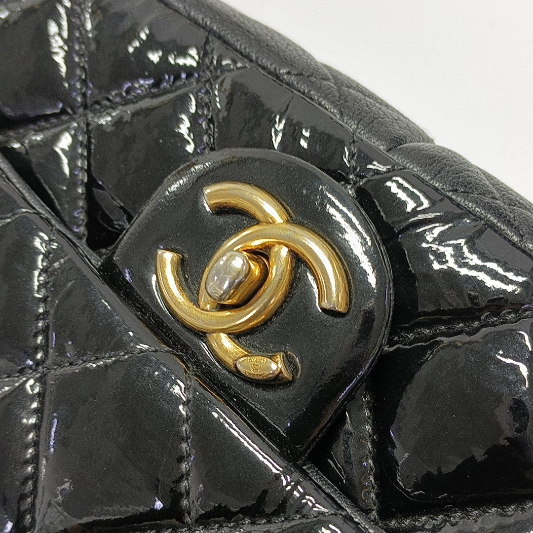 CLASSIC FLAP Quilted Patent Leather Black