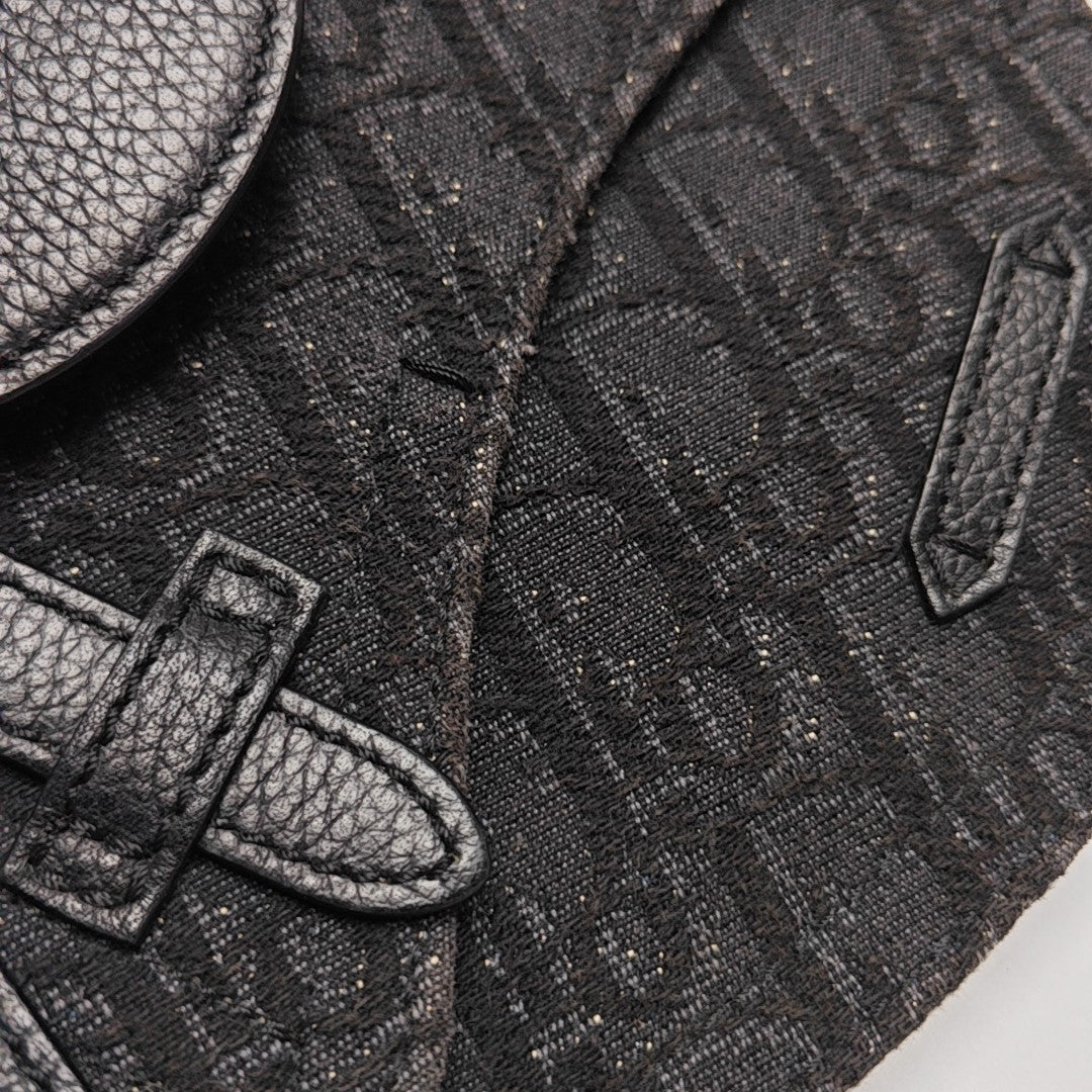 Saddle Medium Oblique Canvas Black