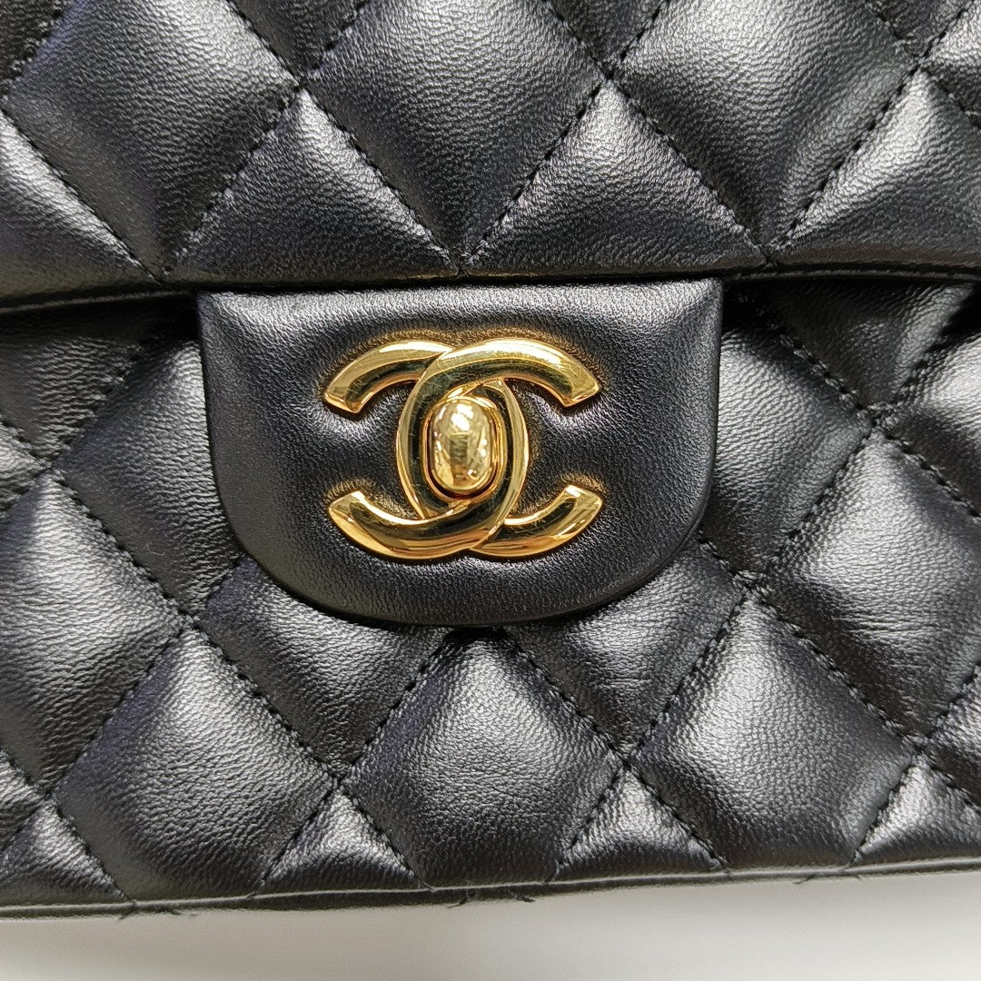 CLASSIC FLAP Small Quilted Lambskin Black