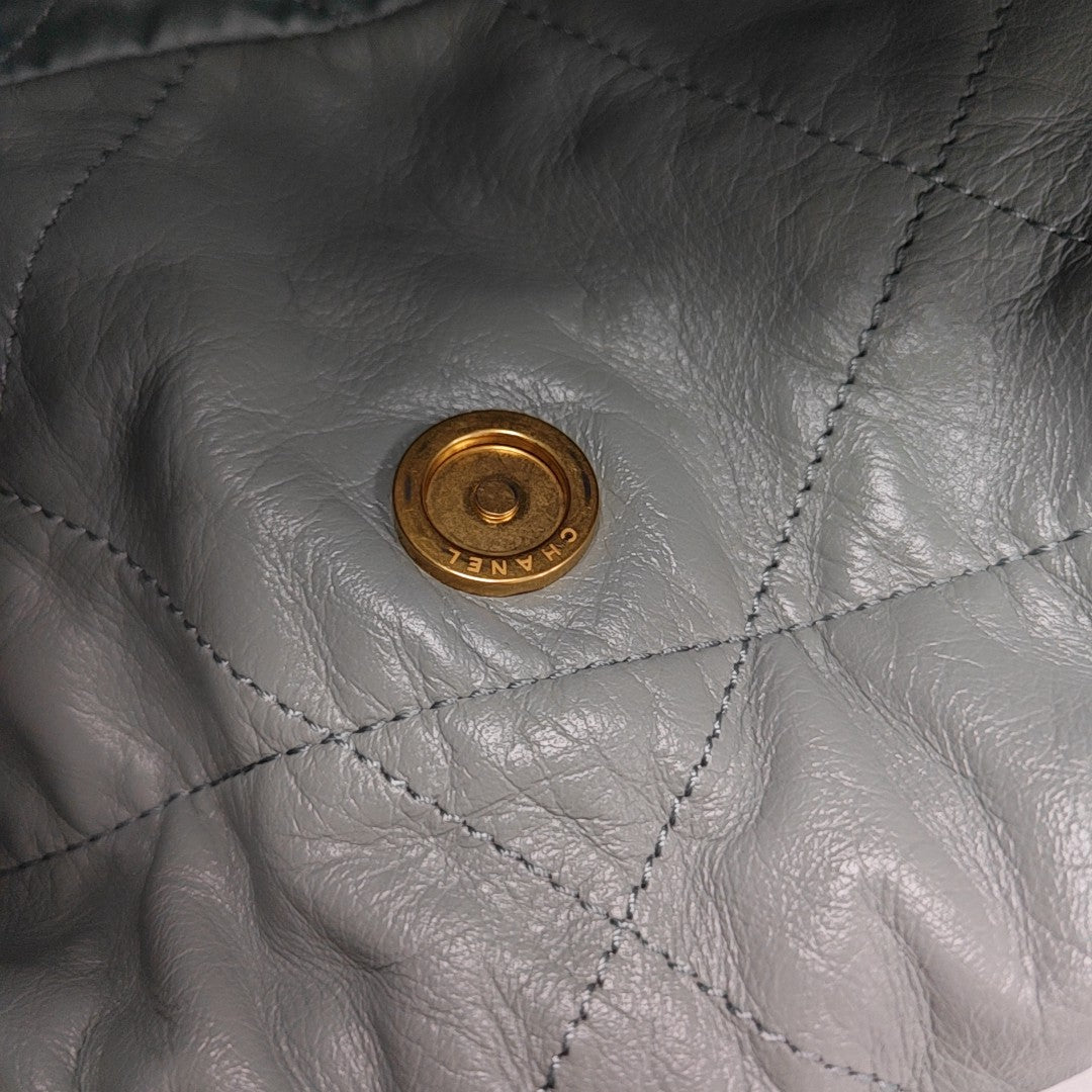 CHANEL 22 Small Quilted Calfskin Green