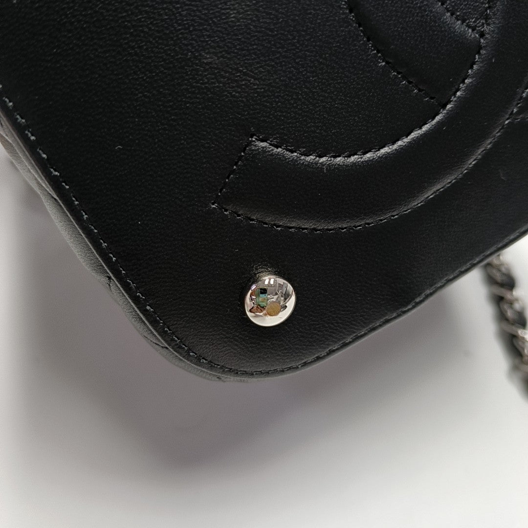 VANITY CASE Small Quilted Lambskin Black