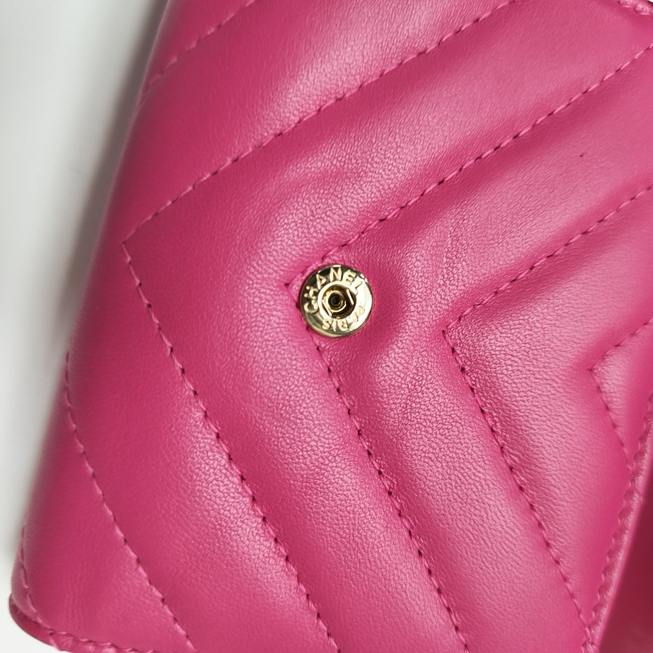 CLASSIC FLAP Chevron Lambskin Red Wallet