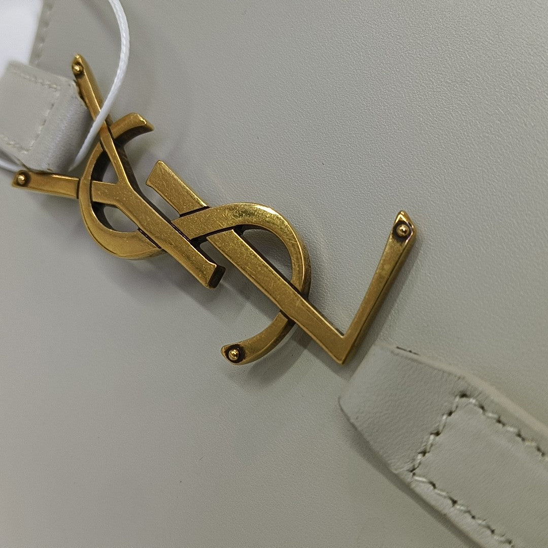 LE 5 À 7 Small Calfskin White
