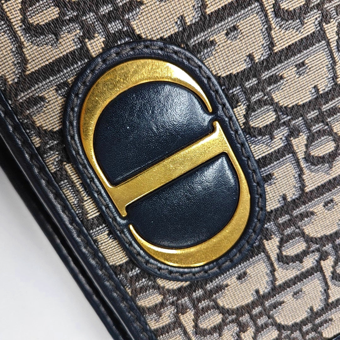 Authenticated pre-owned  30 Montaigne Monogram Canvas Blue - Shoulder Bag at Looply