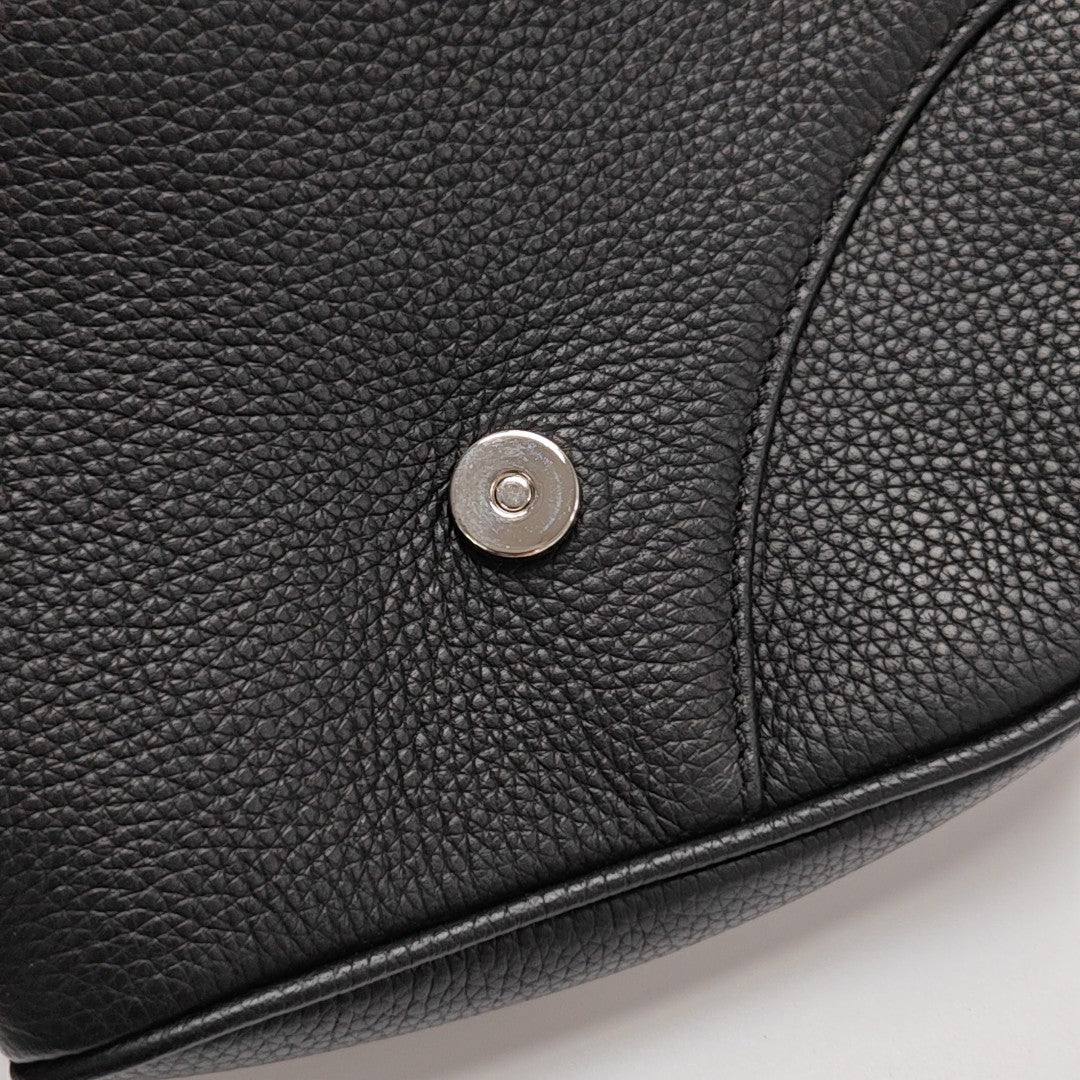 Saddle Medium Calfskin Black