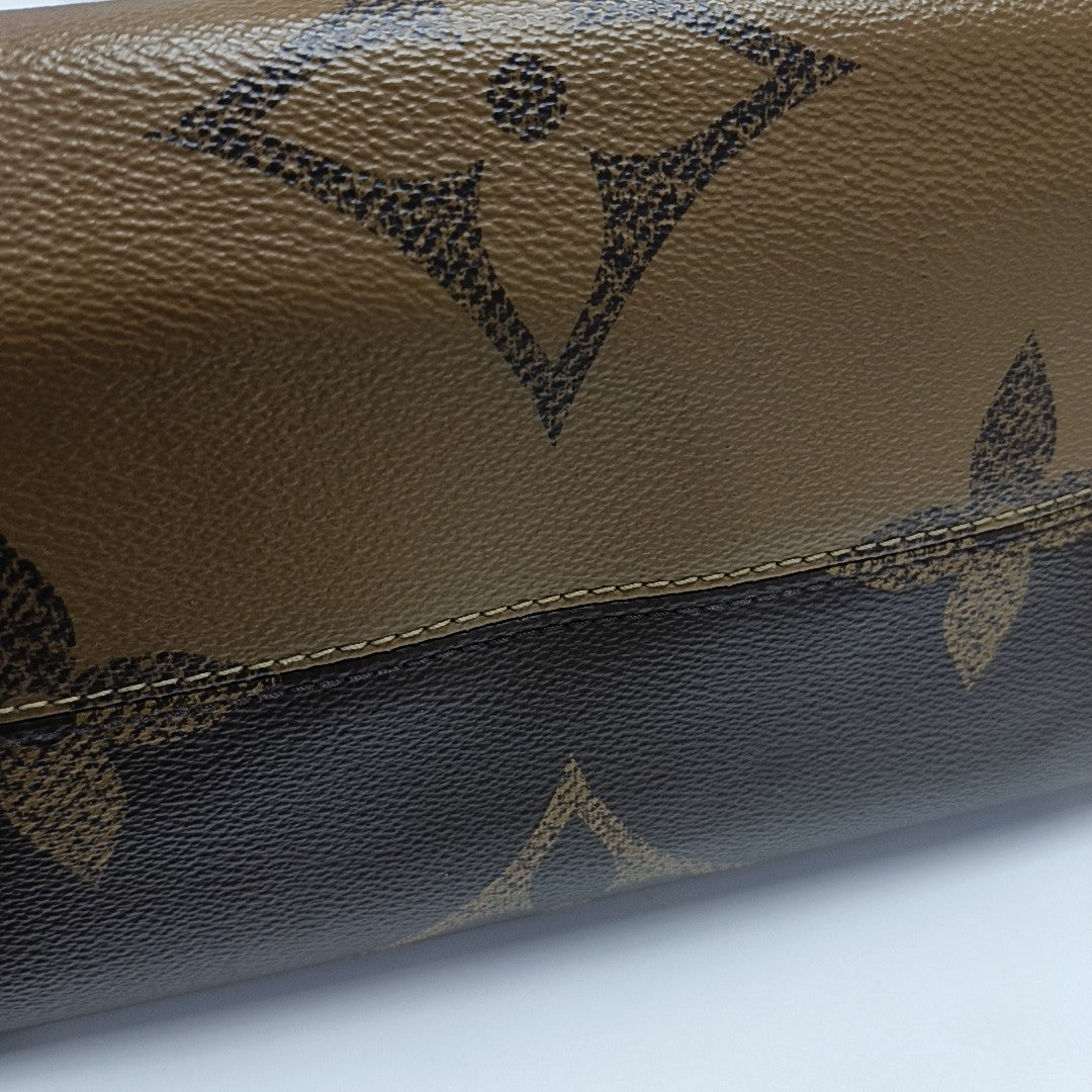 Onthego MM Lona revestida Monogram Marrón