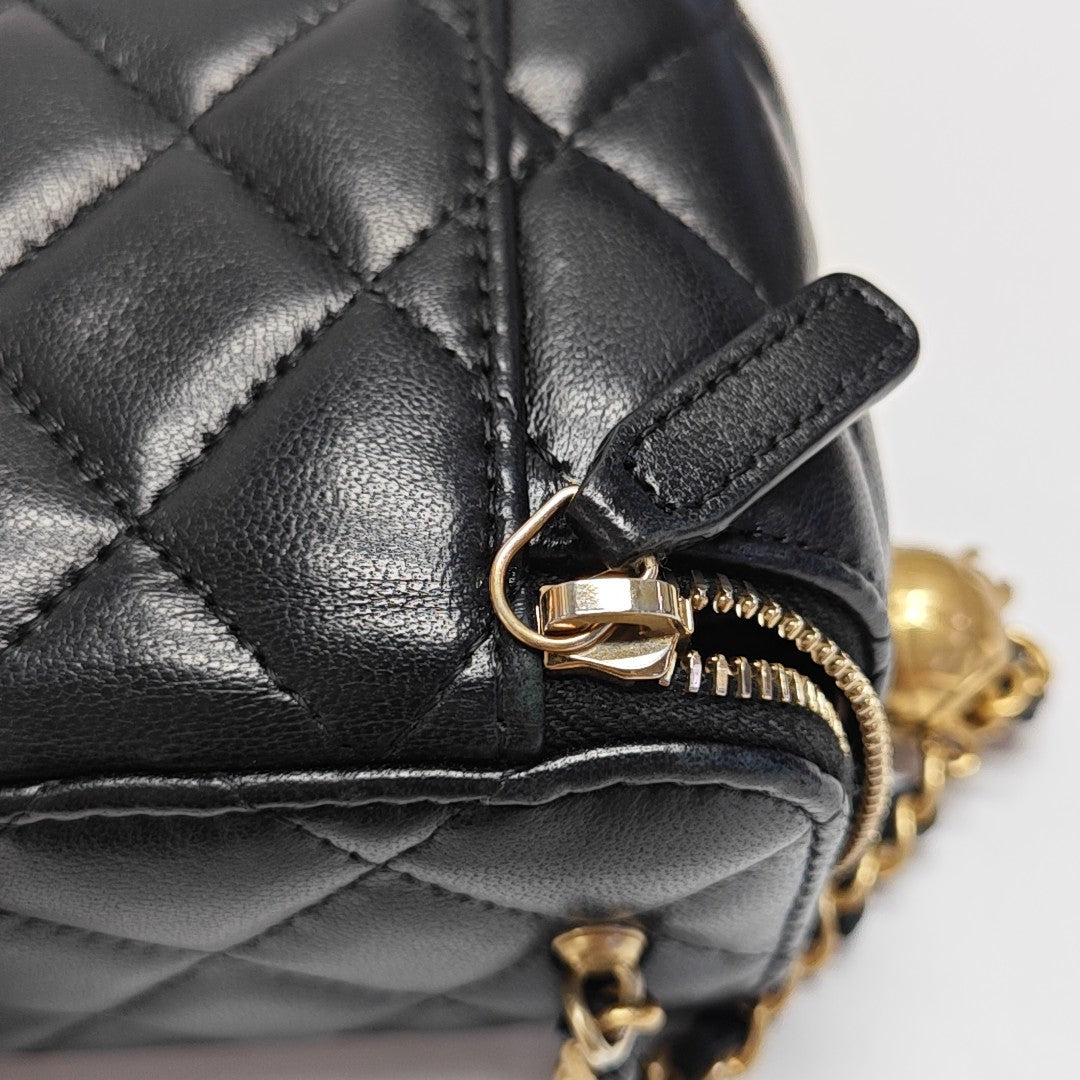 VANITY CASE Mini Quilted Lambskin Black
