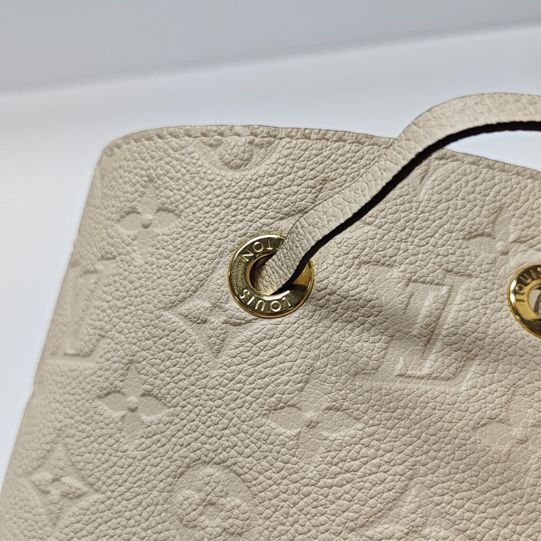 NÉONOÉ MM Monogram Calfskin White