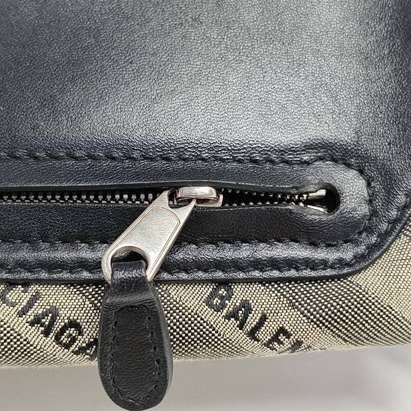 Souvenirs Canvas Gray