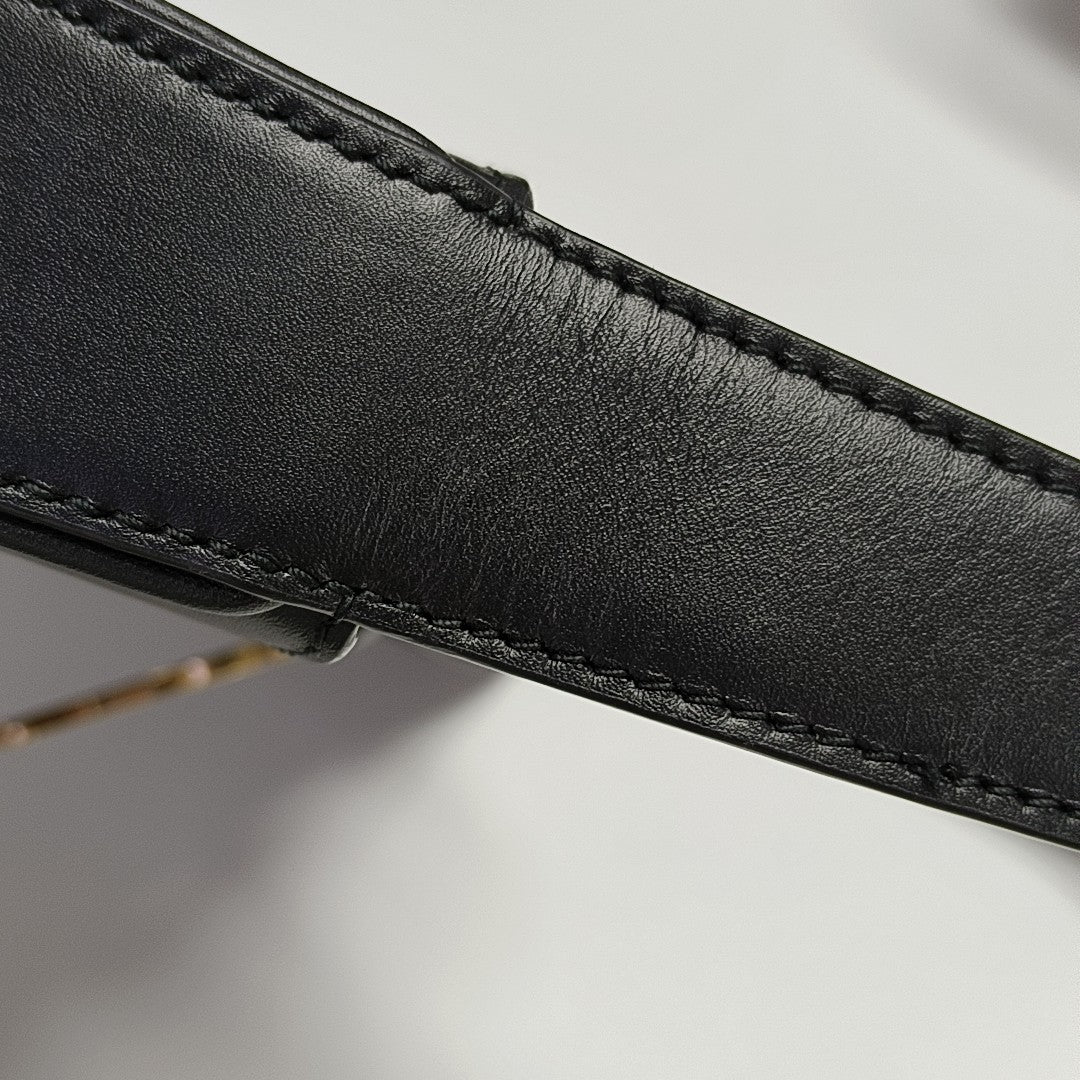 Authenticated pre-owned  LE 5 À 7 Calfskin Black - Top Handle Bag at Looply