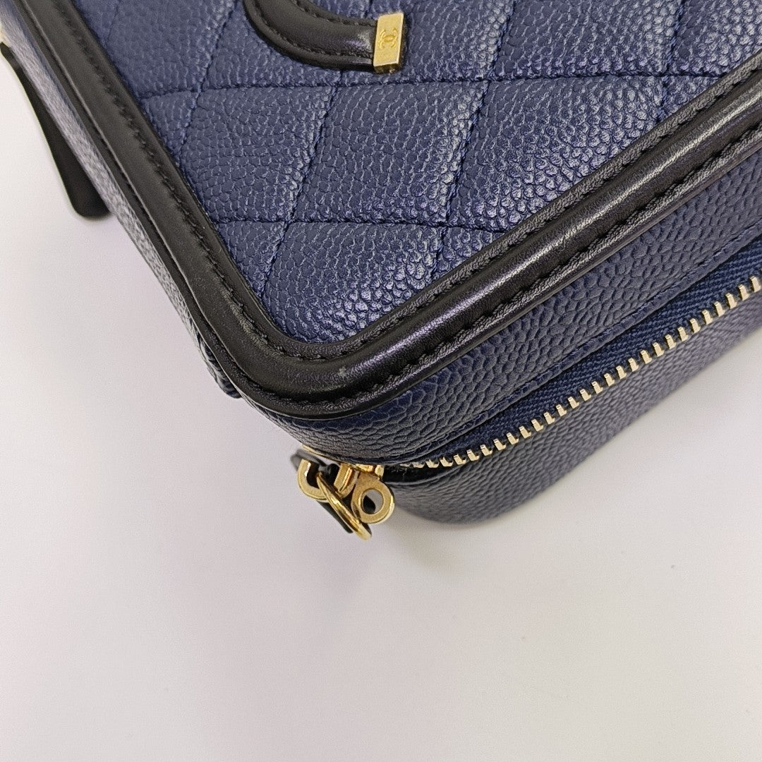 Authenticated pre-owned  FILIGREE Small Quilted Grained Calfskin Blue - Shoulder Bag at Looply