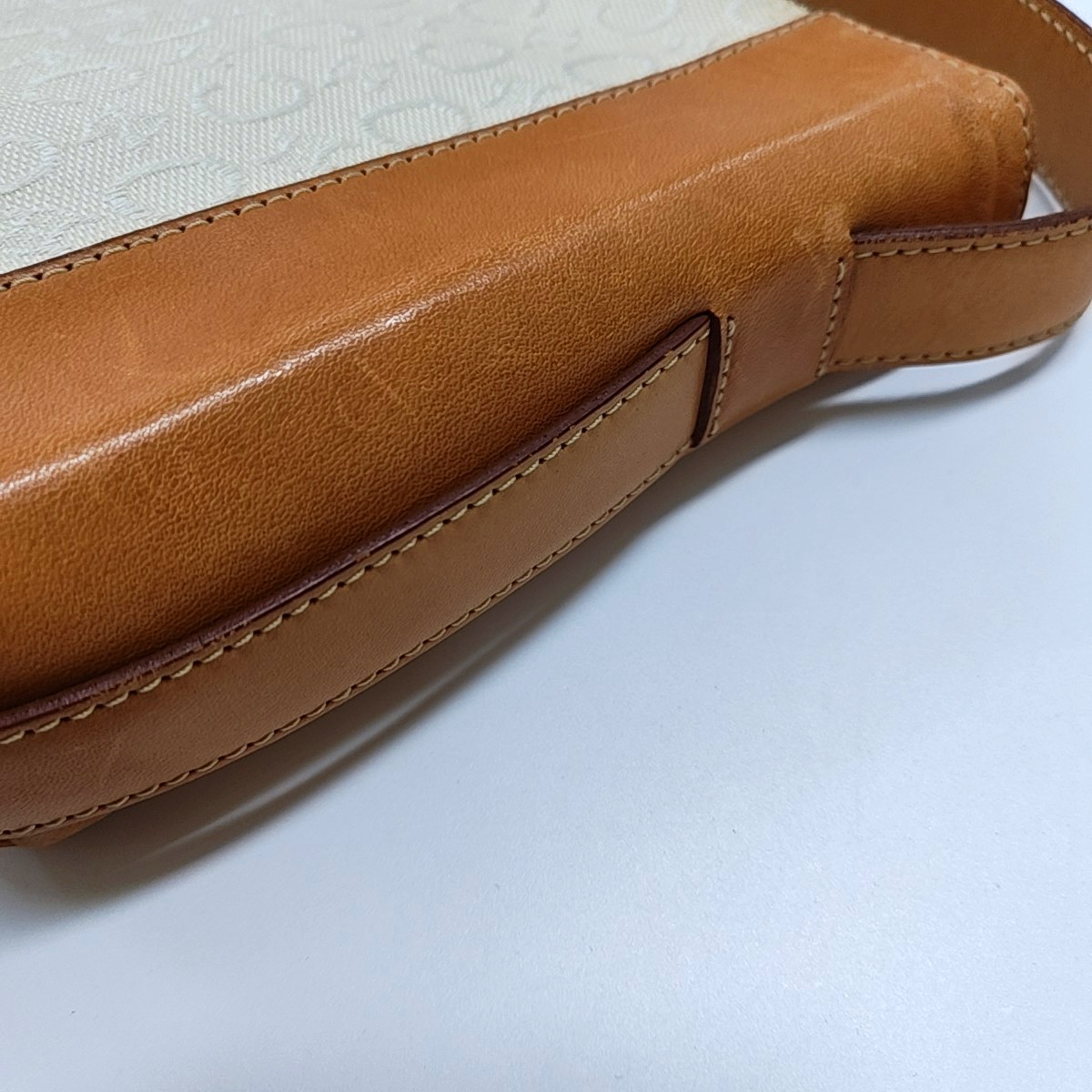 Canvas White
