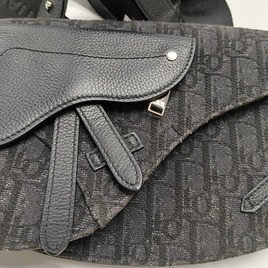 Saddle Medium Oblique Canvas Black