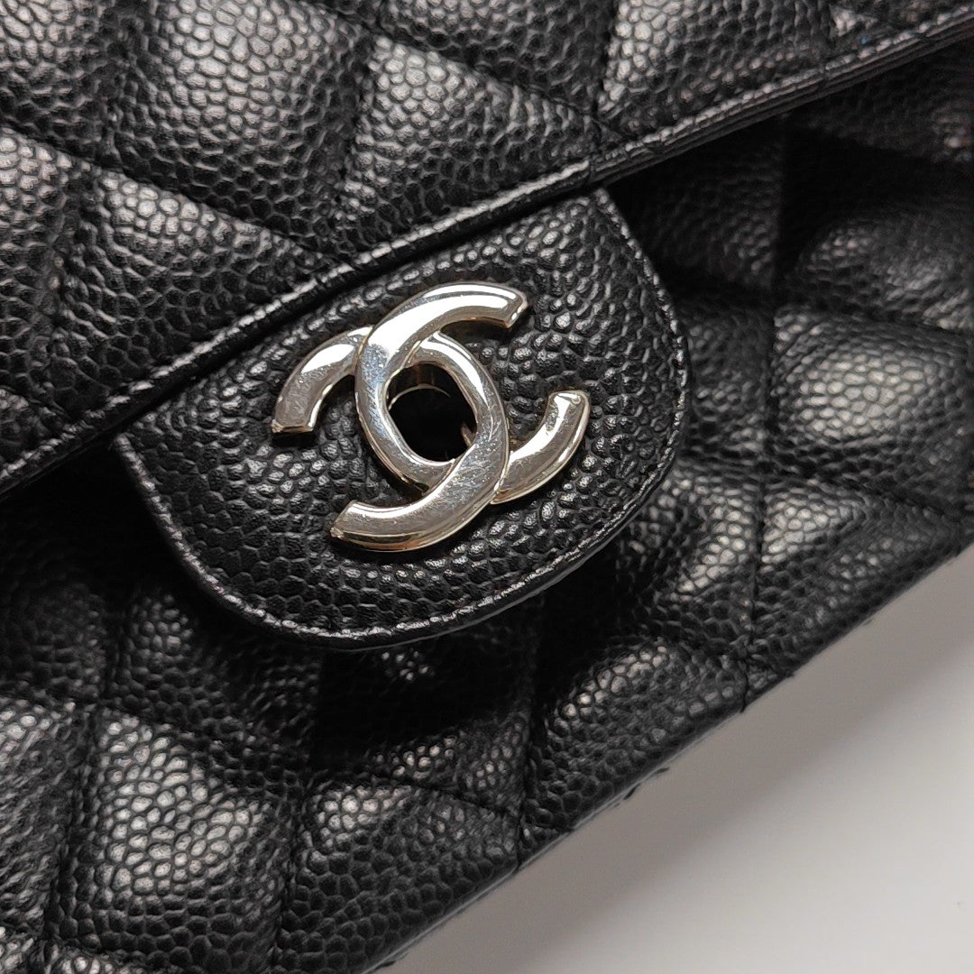 CLASSIC FLAP Medium Quilted Grained Calfskin Black