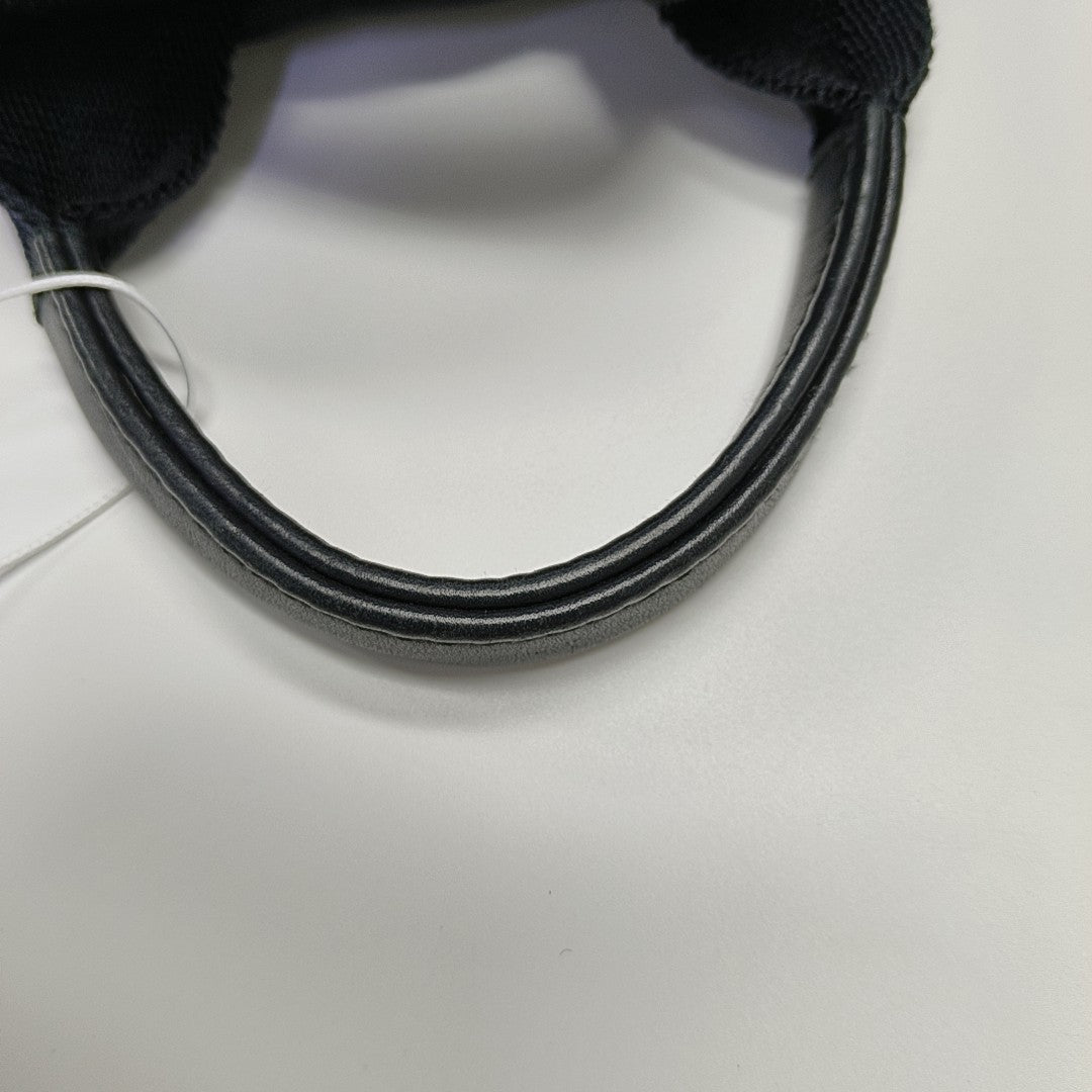 Signature Canvas Black