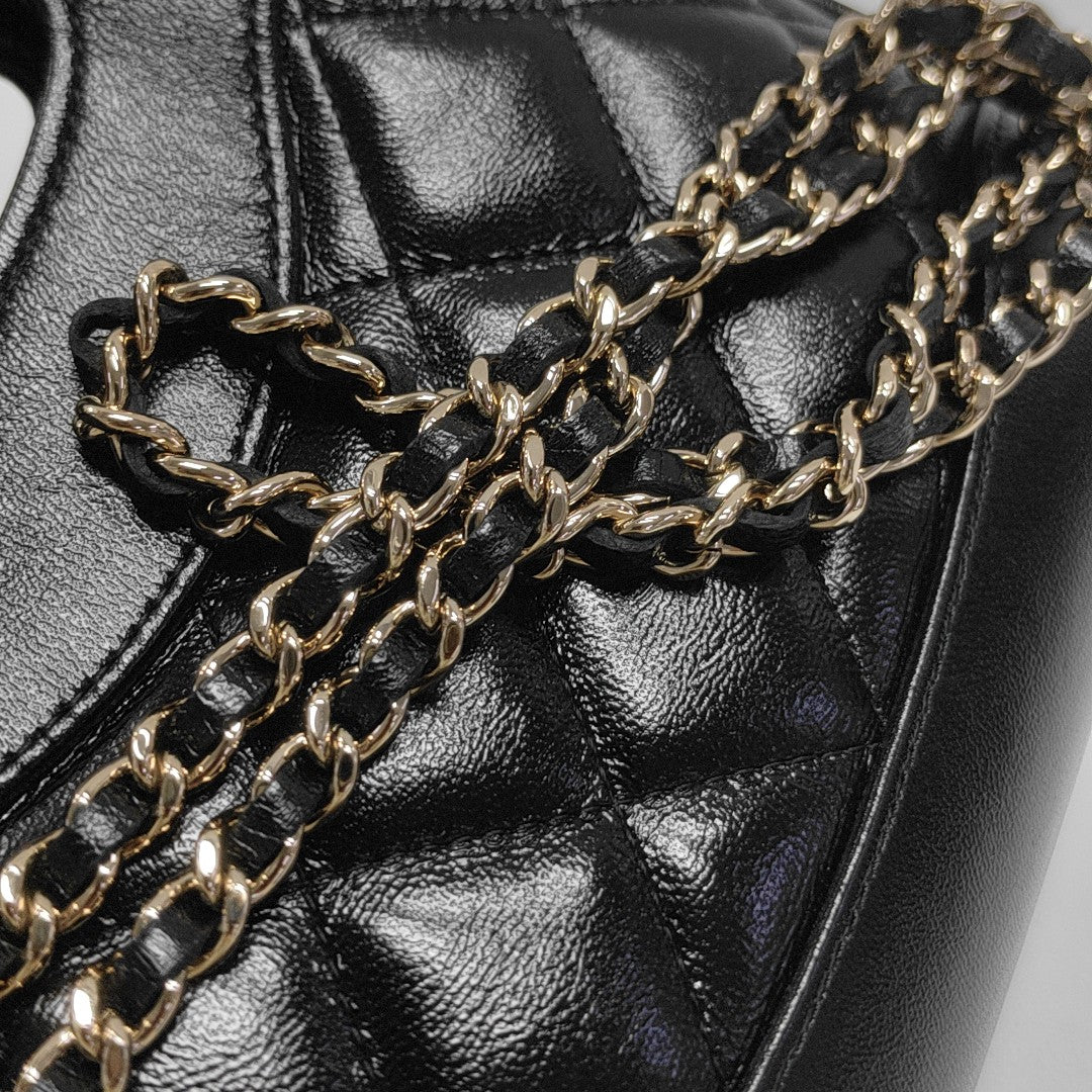 CHANEL 31 Quilted Waxed Cafskin Black