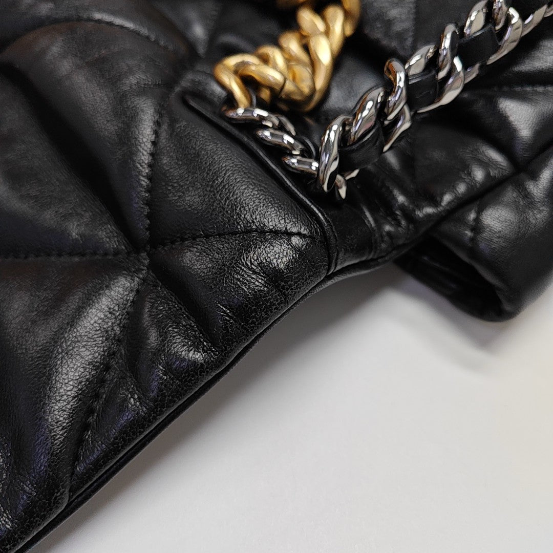 CHANEL 19 Medium Quilted Lambskin Black