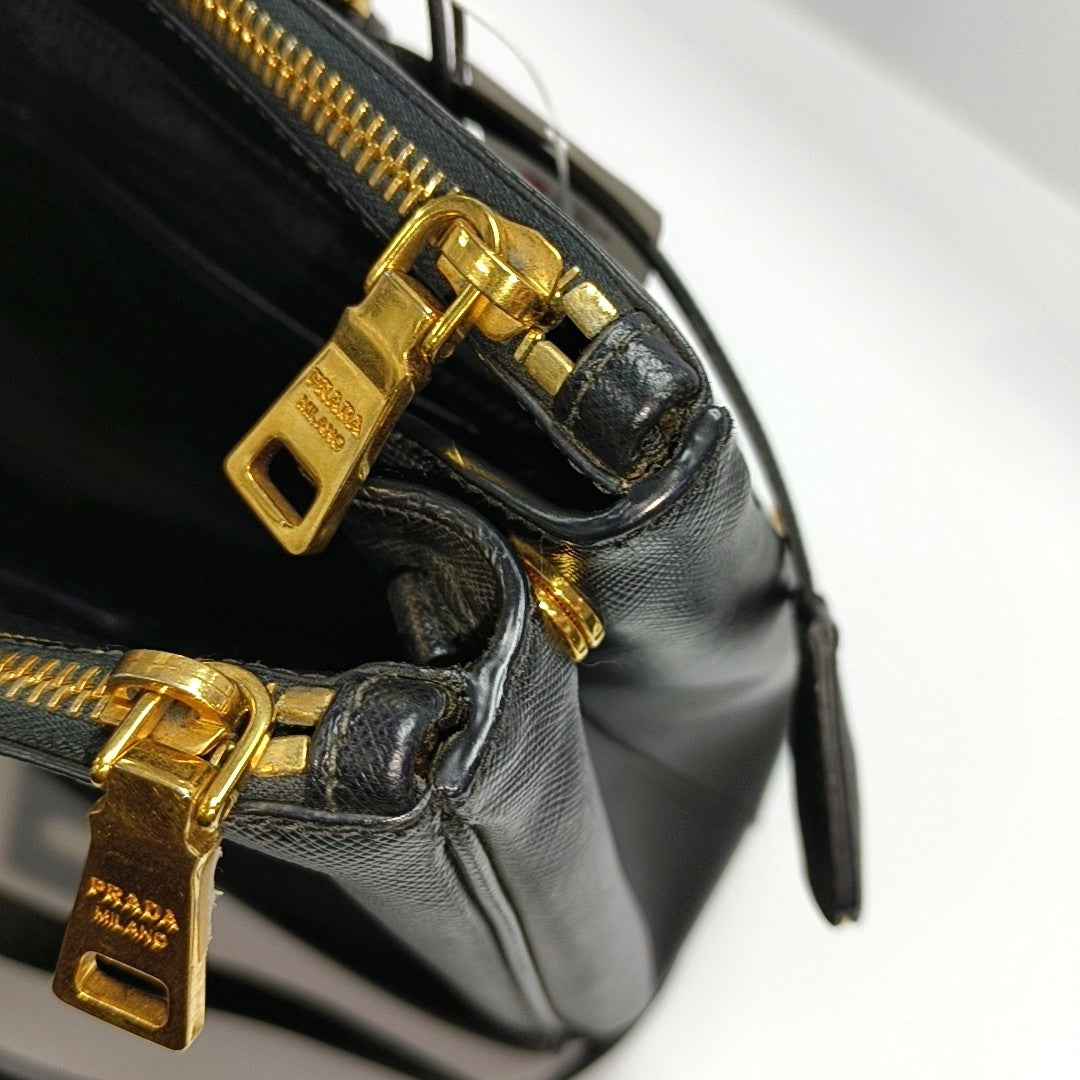 Authenticated pre-owned  Galleria Calfskin Black - Shoulder Bag at Looply