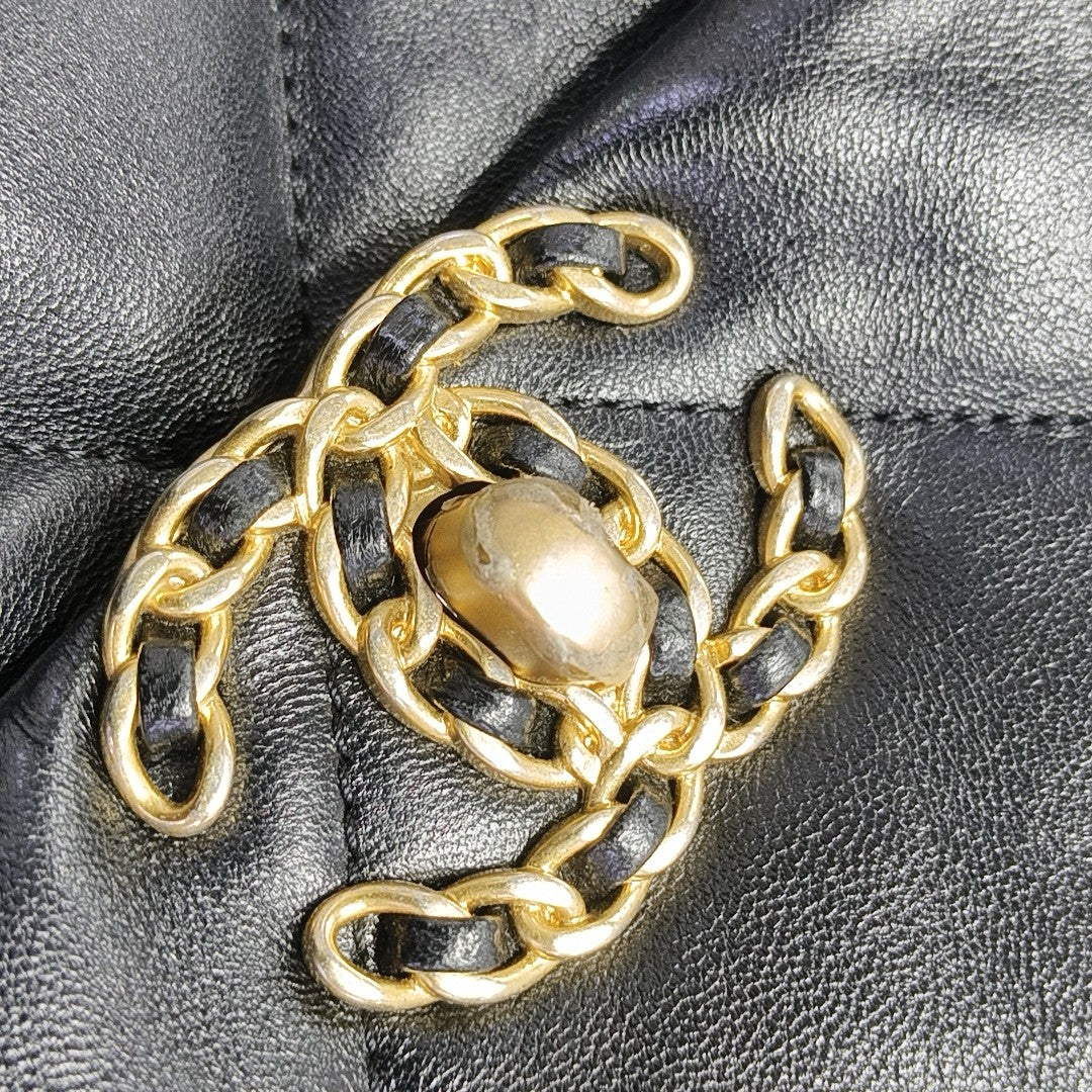CHANEL 19 Medium Quilted Lambskin Black