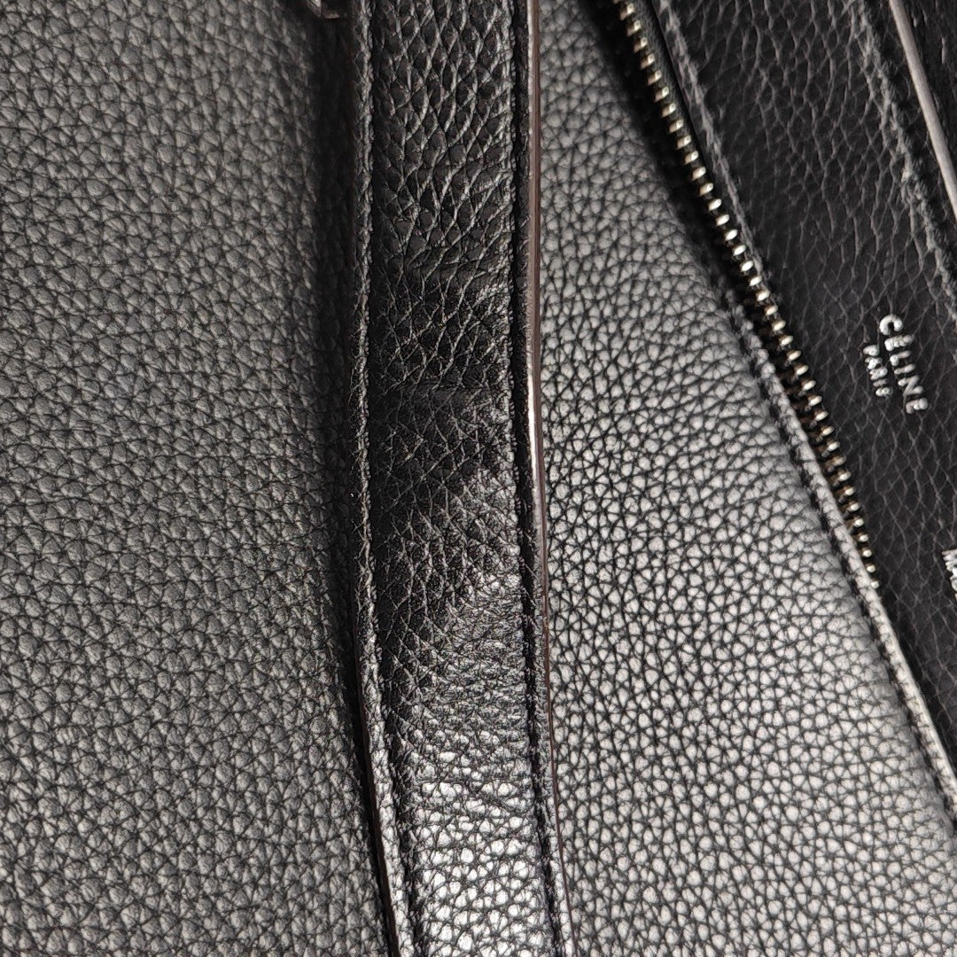 TRAPEZE Medium Calfskin Black