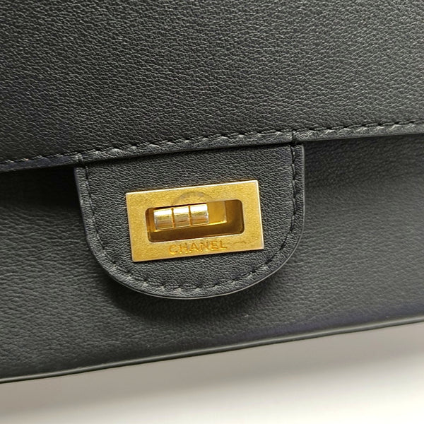 Authenticated pre-owned  2.55 227 (jumbo) Calfskin Black - Crossbody Bag at Looply