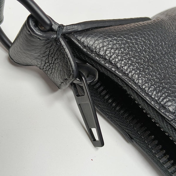 Authenticated pre-owned  Hourglass Calfskin Black - Shoulder Bag at Looply