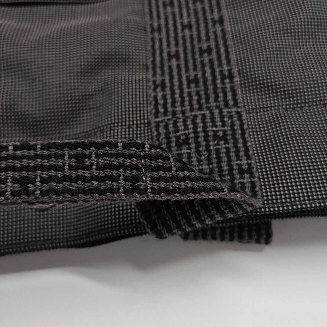 Her Line 31 Canvas Gray