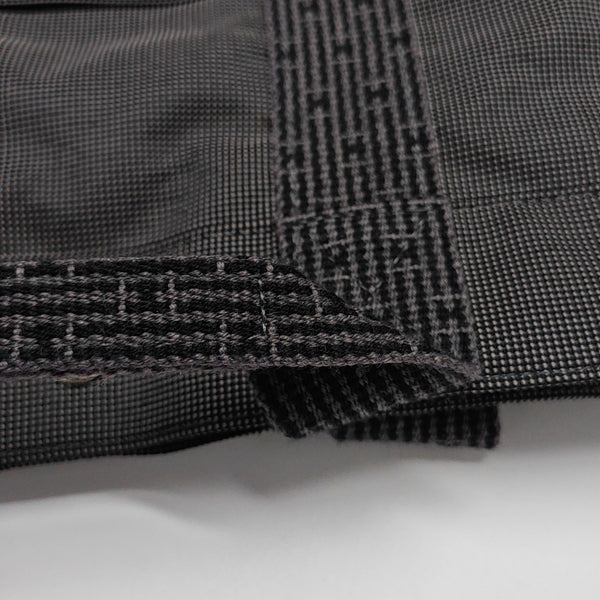 Her Line 31 Canvas Gray