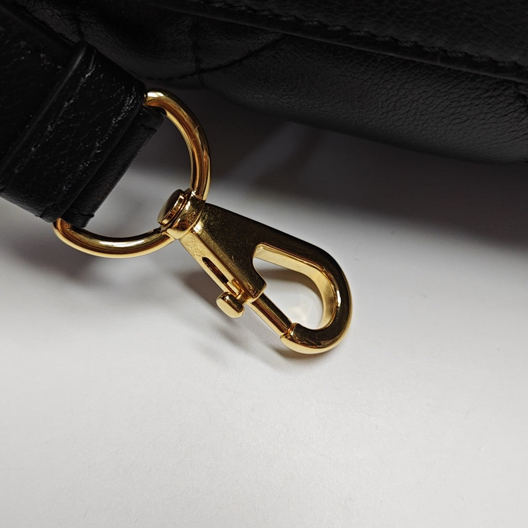 Groove 16 Cannage Calfskin Black
