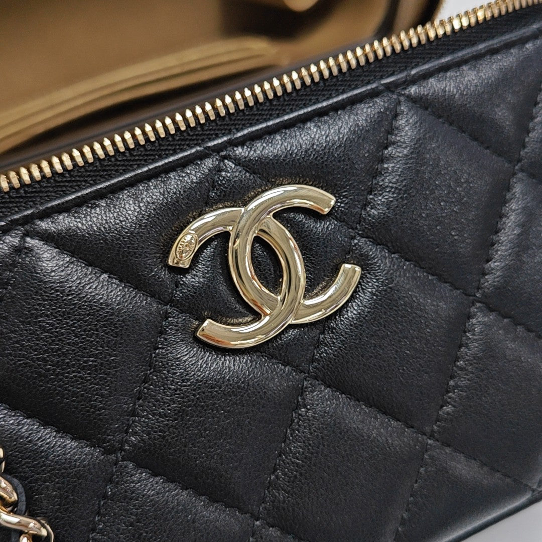 VANITY CASE Small Quilted Lambskin Black