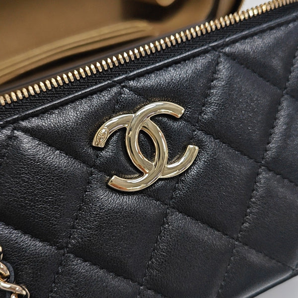 VANITY CASE Small Quilted Lambskin Black