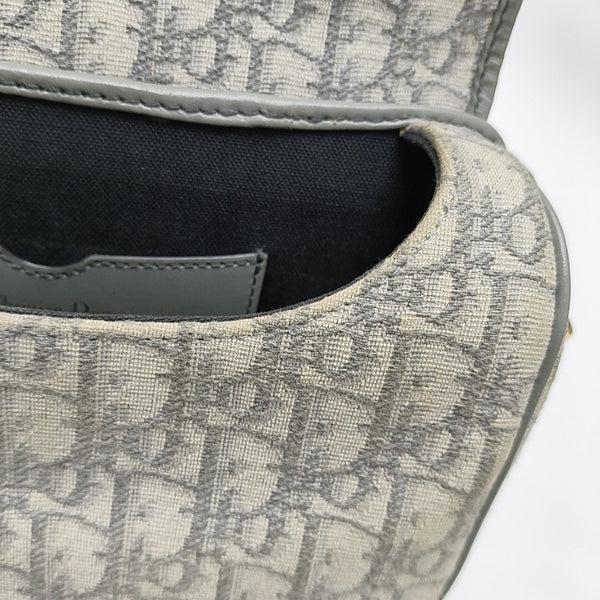 Bobby Medium Oblique Canvas Gray