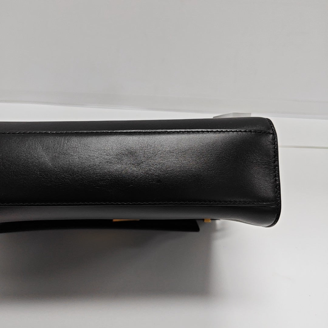 MANHATTAN Medium Calfskin Black