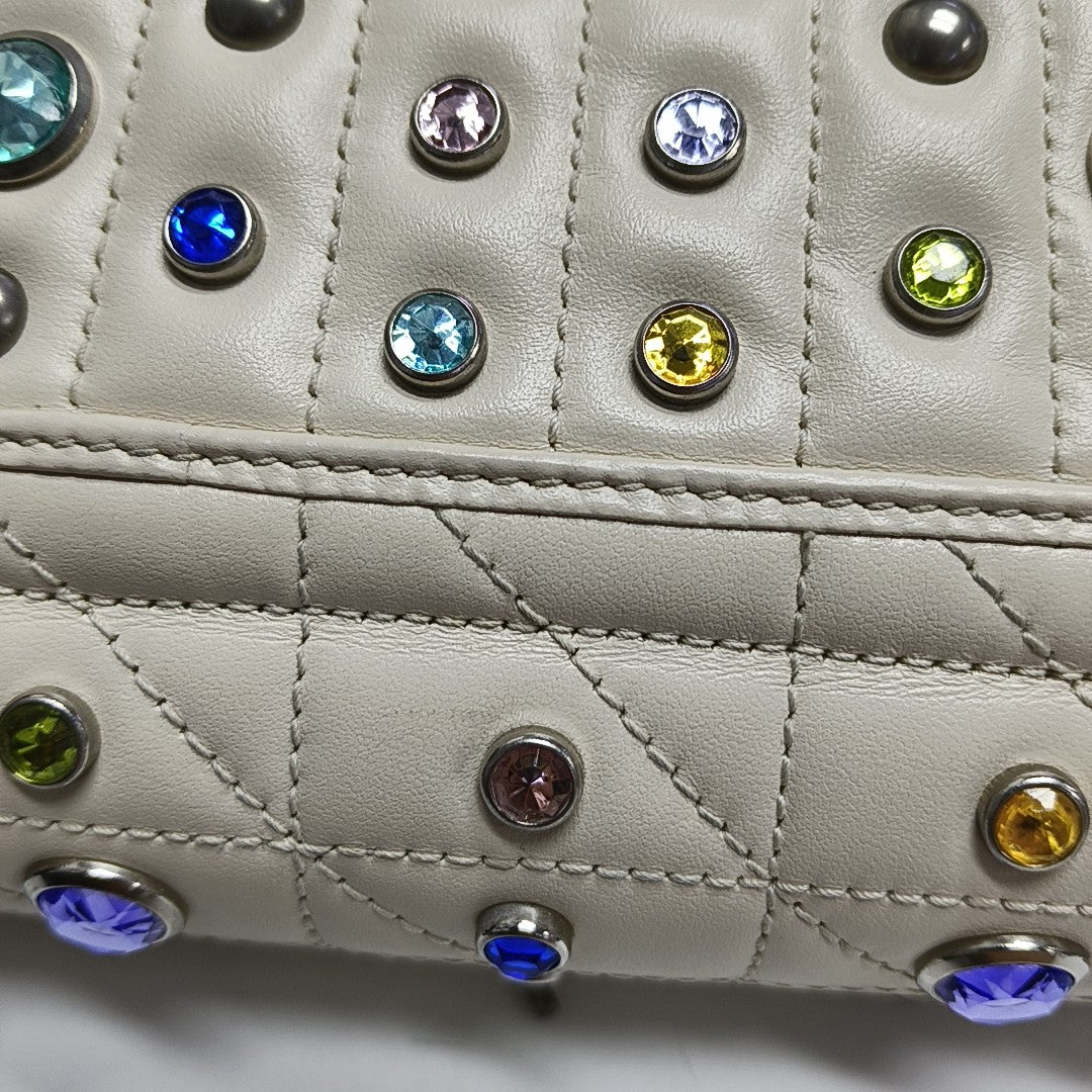 Authenticated pre-owned  GG Marmont Mini Quilted Calfskin White - Crossbody Bag at Looply