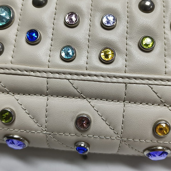 Authenticated pre-owned  GG Marmont Mini Quilted Calfskin White - Crossbody Bag at Looply
