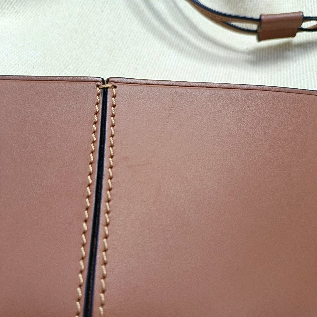 Authenticated pre-owned  Balloon Canvas Brown - Shoulder Bag at Looply