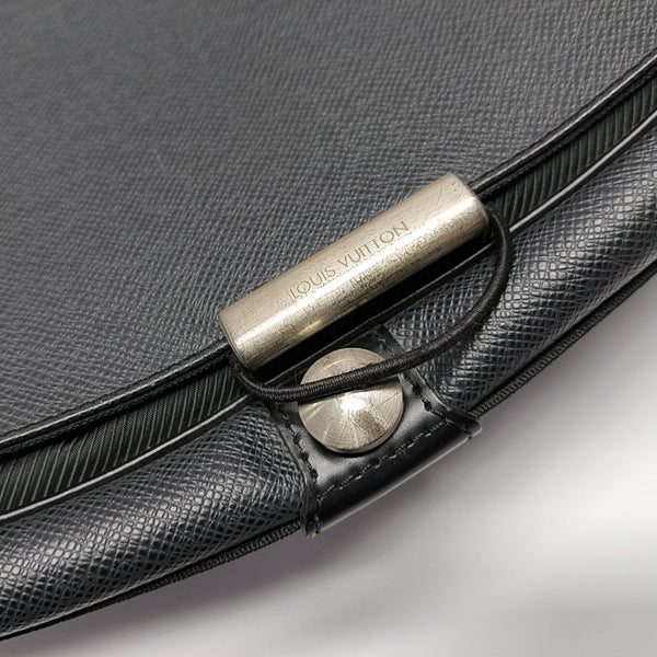 VIKTOR Calfskin Black