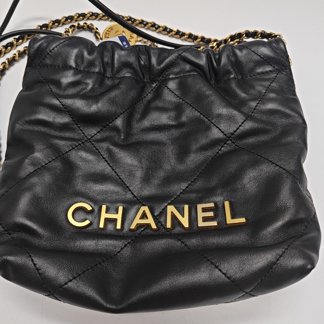 CHANEL 22 Mini Quilted Calfskin Black