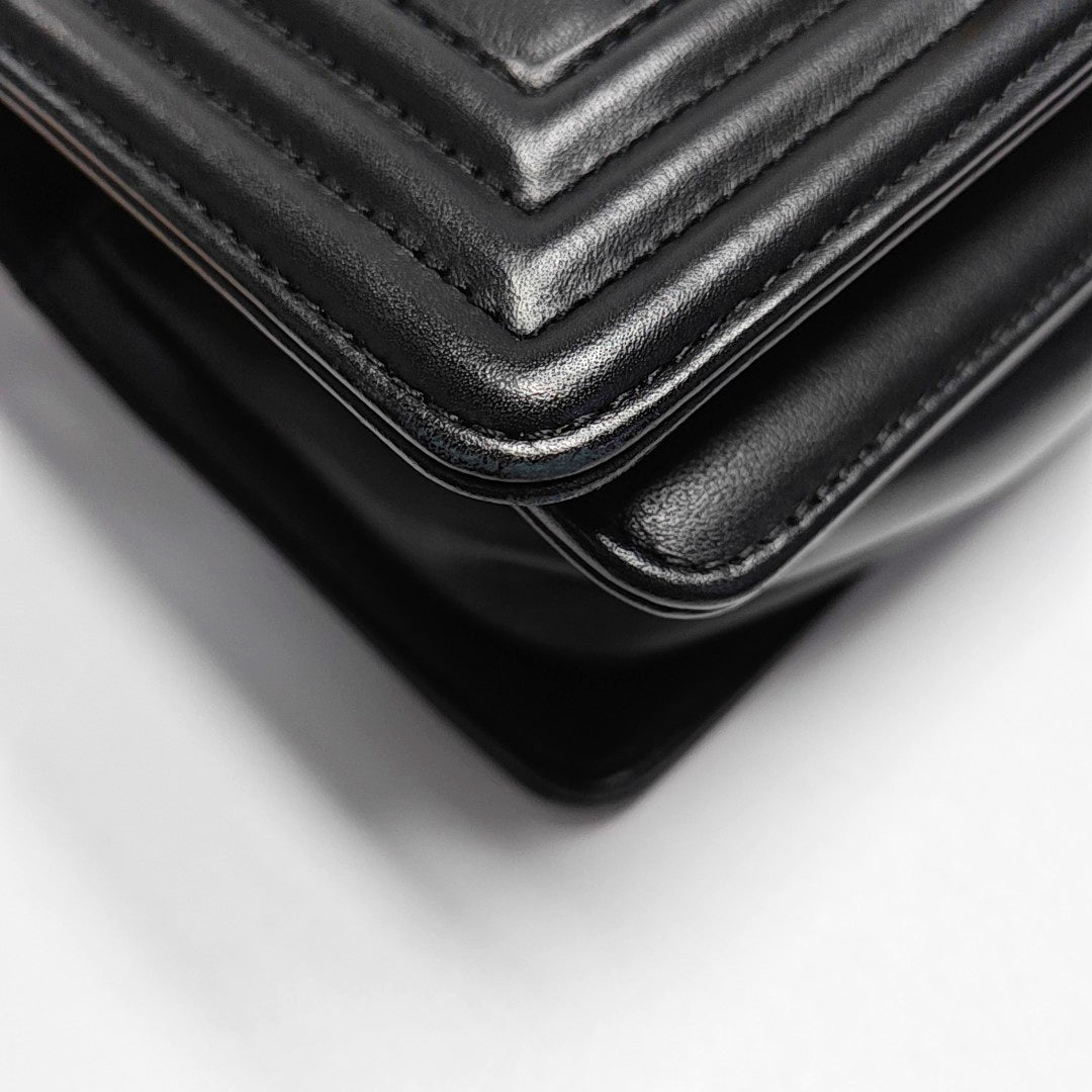 BOY CHANEL Small Quilted Calfskin Black