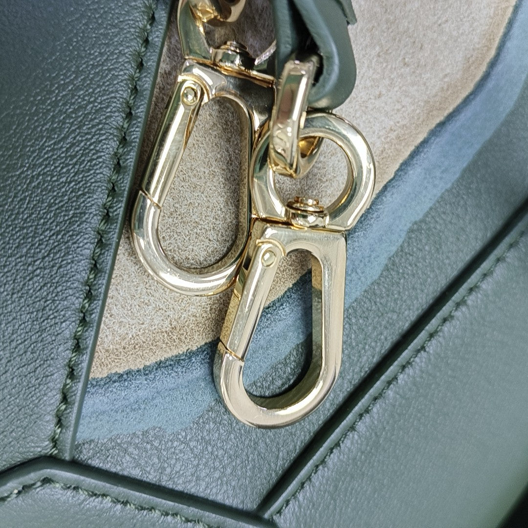 Puzzle Edge Landscape Small Calfskin Green