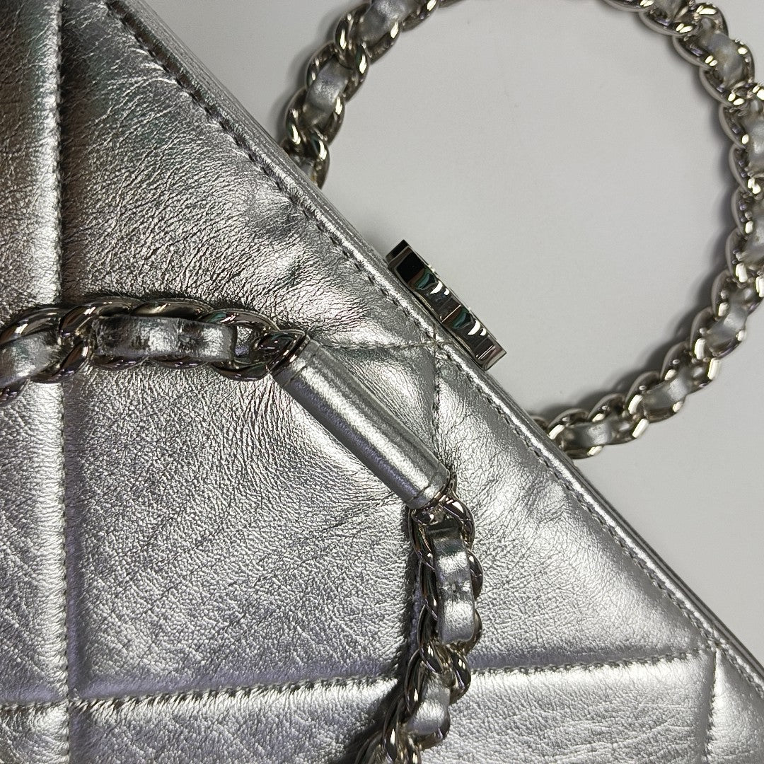 IN THE LOOP Quilted Lambskin Silver