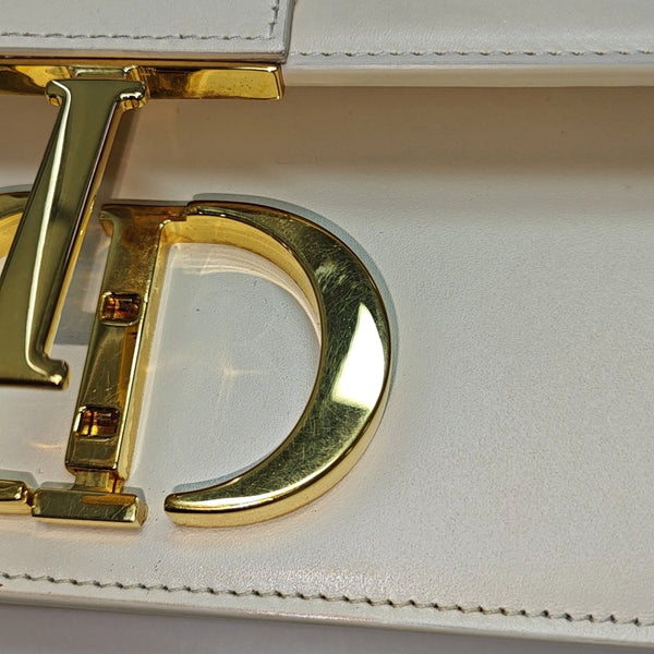 Authenticated pre-owned  30 Montaigne Calfskin Yellow - Shoulder Bag at Looply