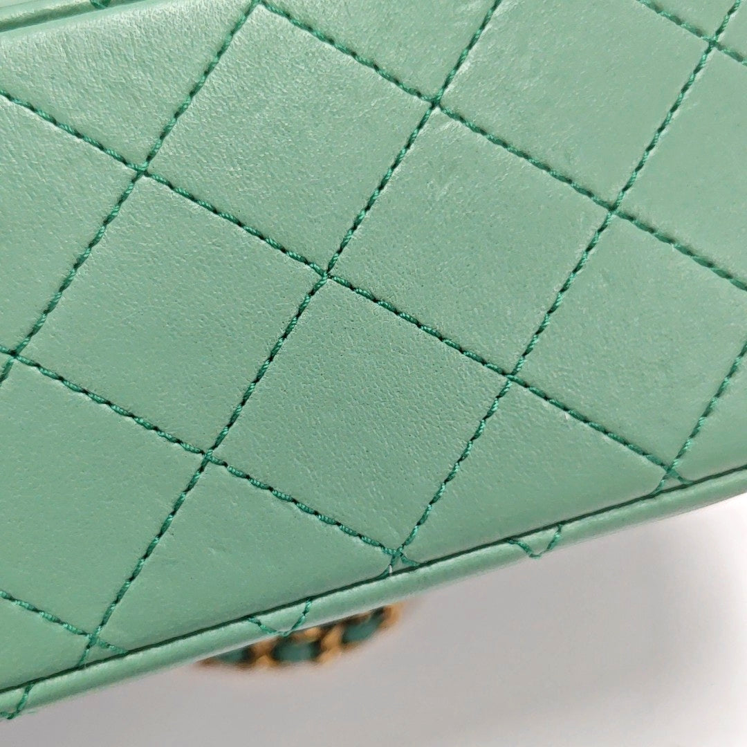 CLASSIC FLAP Quilted Lambskin Green
