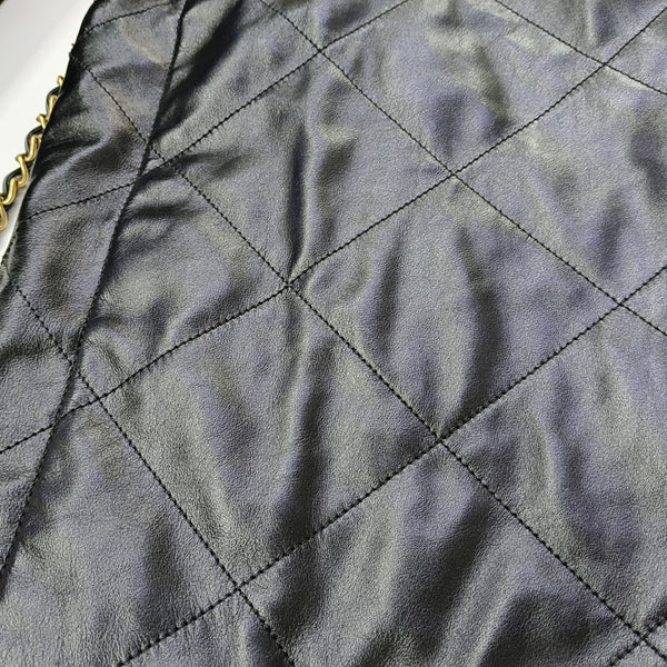 CHANEL 22 Medium Quilted Calfskin Black