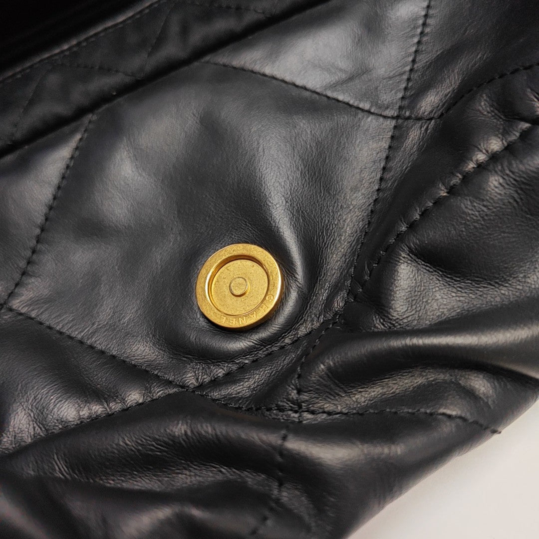 CHANEL 22 Small Quilted Calfskin Black
