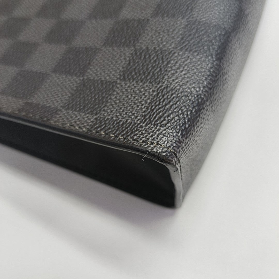 Pochette Voyag MM Damier Graphite Coated Canvas Gray