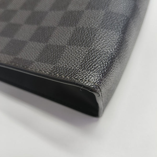 Pochette Voyag MM Damier Graphite Coated Canvas Gray