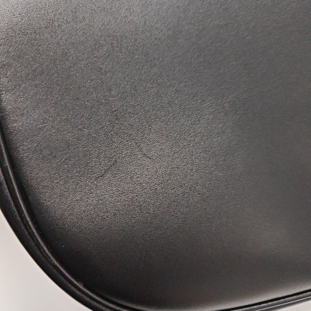 Bobby Medium Calfskin Black