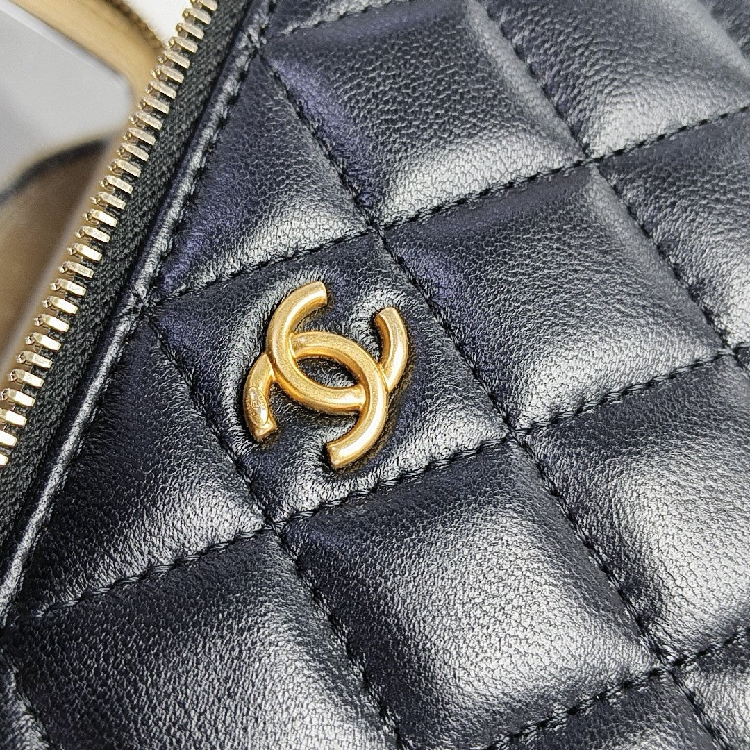 VANITY CASE Small Quilted Lambskin Black
